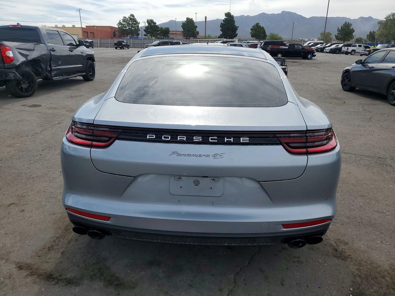 2018 PORSCHE PANAMERA