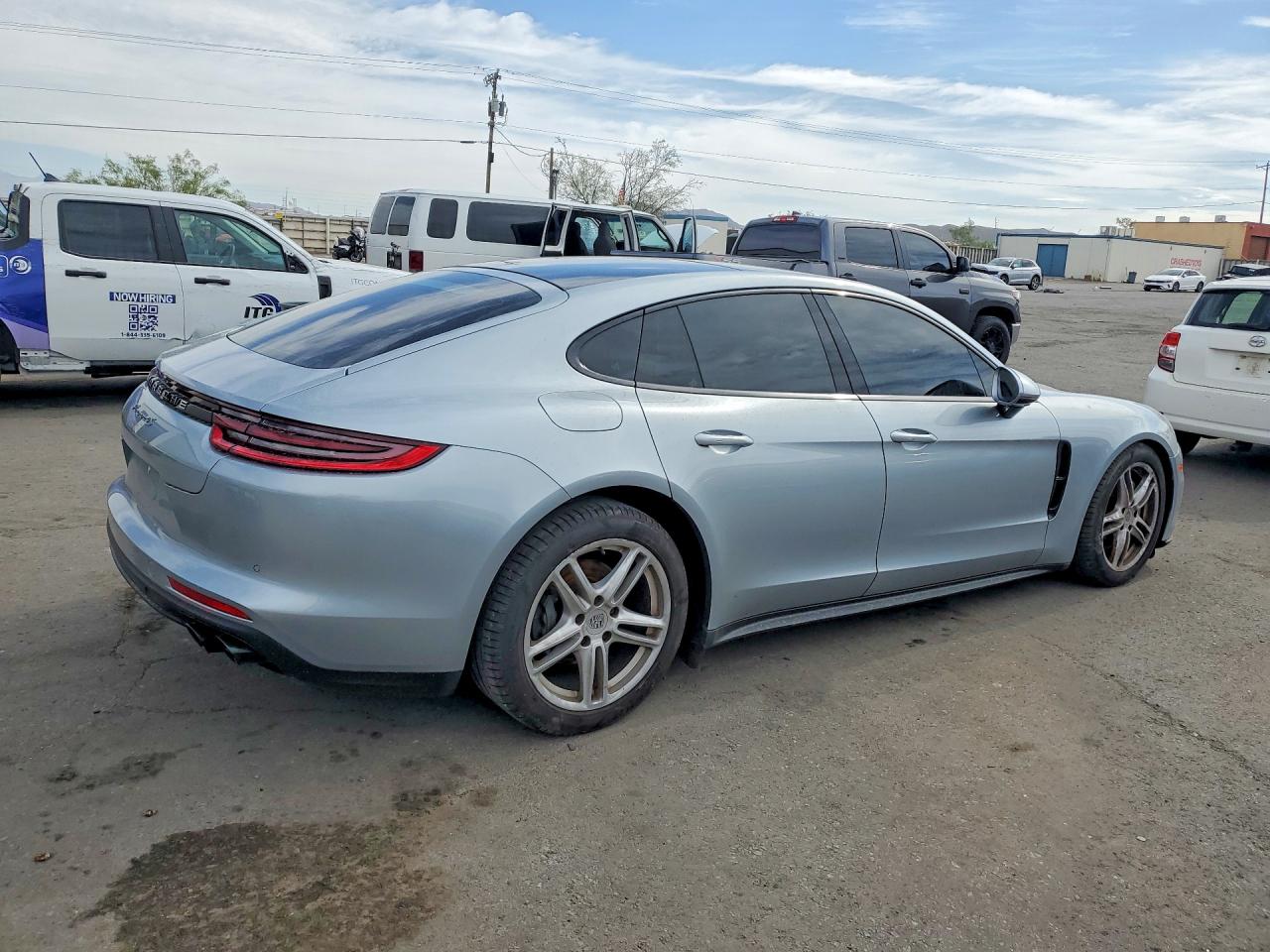2018 PORSCHE PANAMERA
