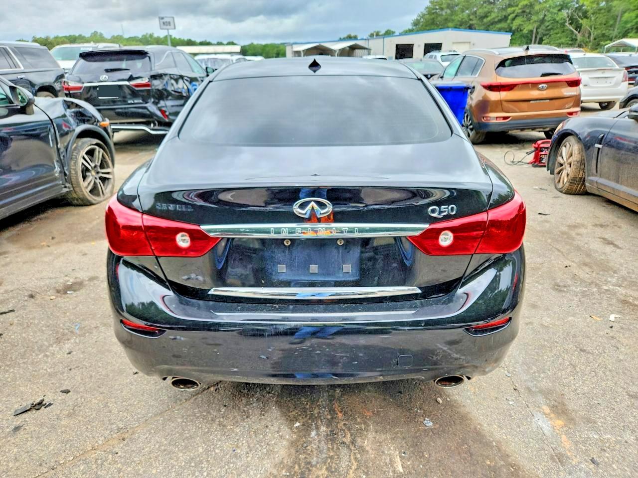 2015 INFINITI Q50