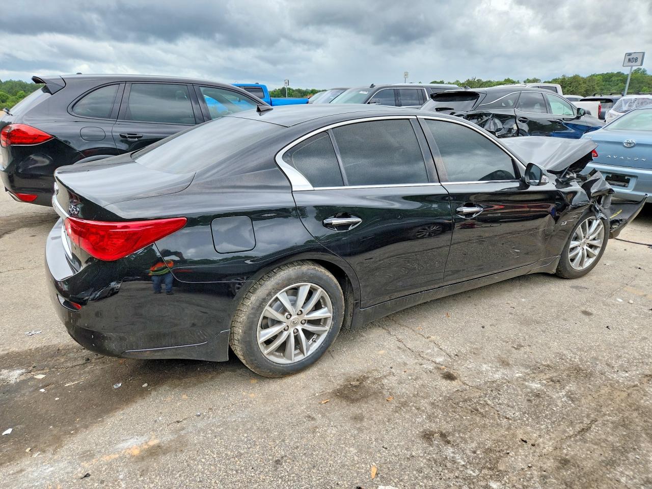 2015 INFINITI Q50