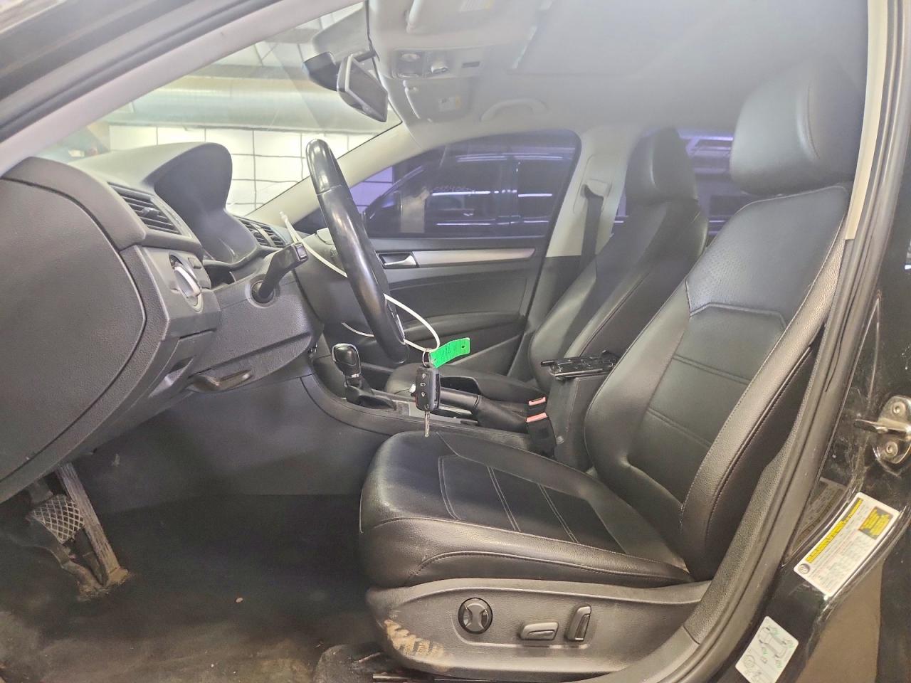 2014 VOLKSWAGEN PASSAT