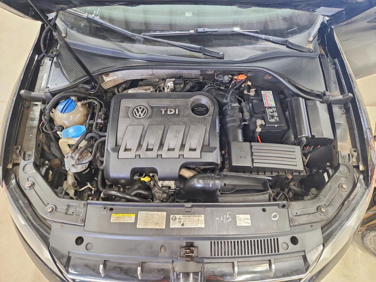 2014 VOLKSWAGEN PASSAT