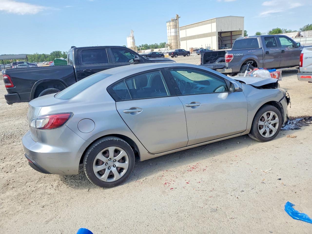2011 MAZDA 3