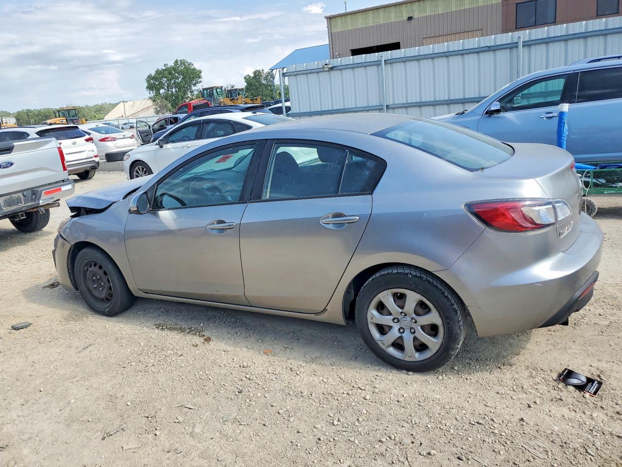2011 MAZDA 3