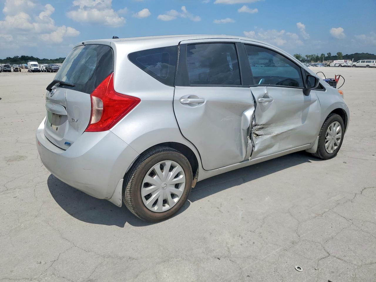2015 NISSAN VERSA