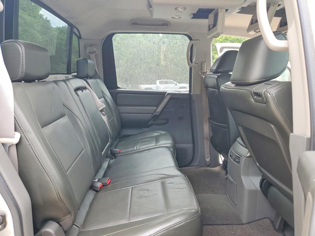 2005 NISSAN TITAN