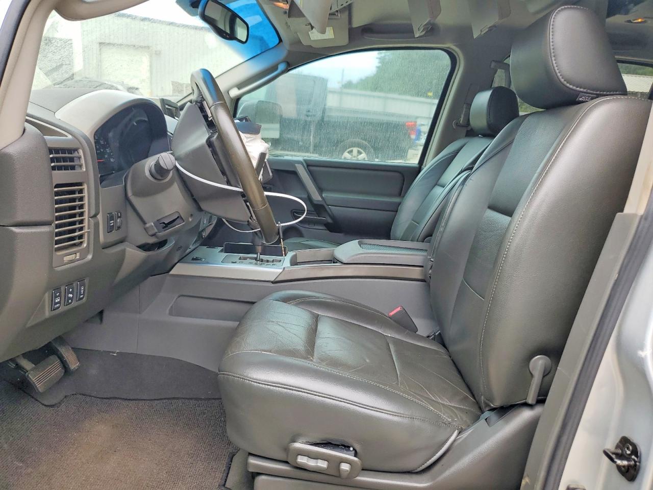 2005 NISSAN TITAN