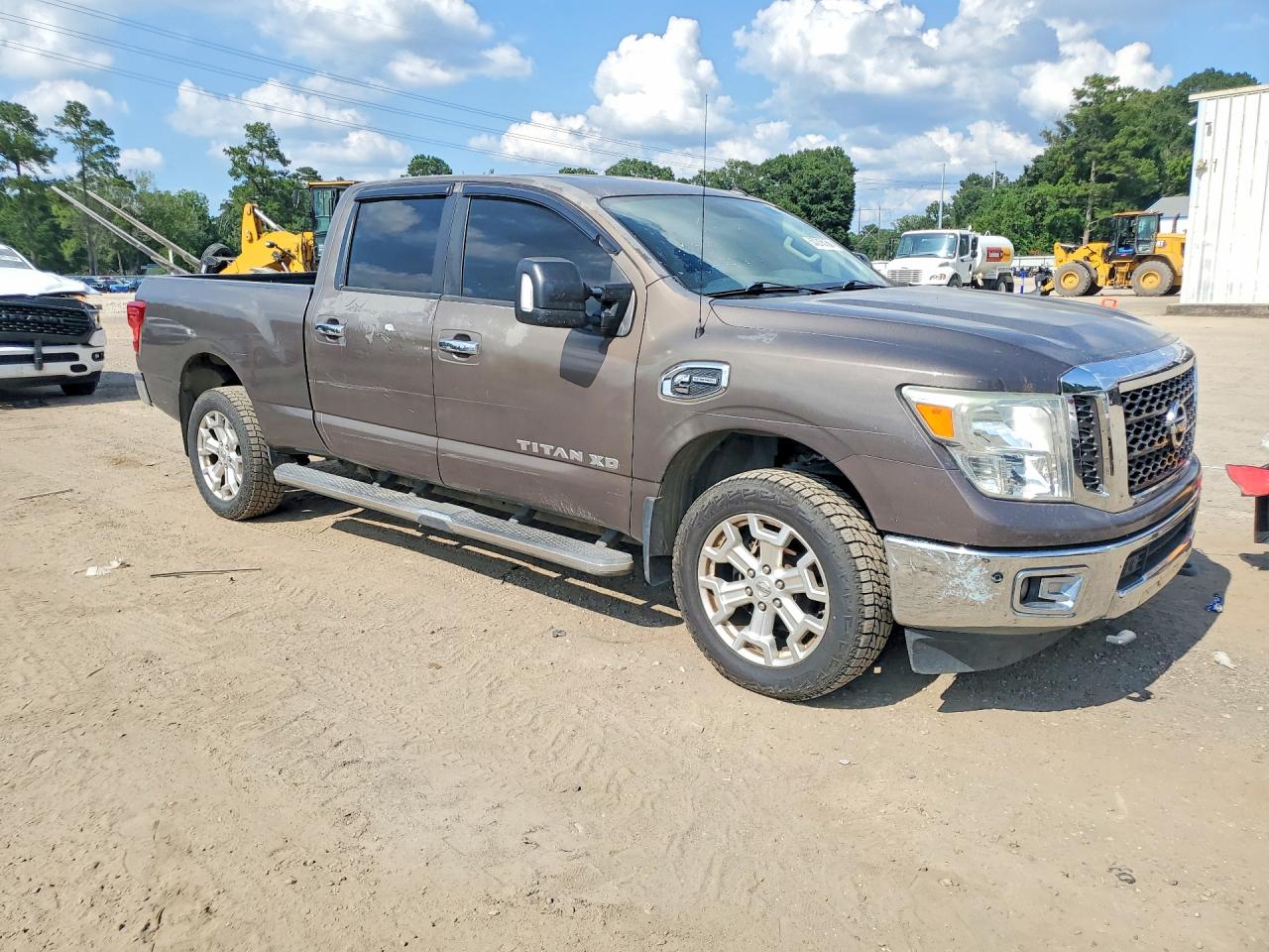 2016 NISSAN TITAN