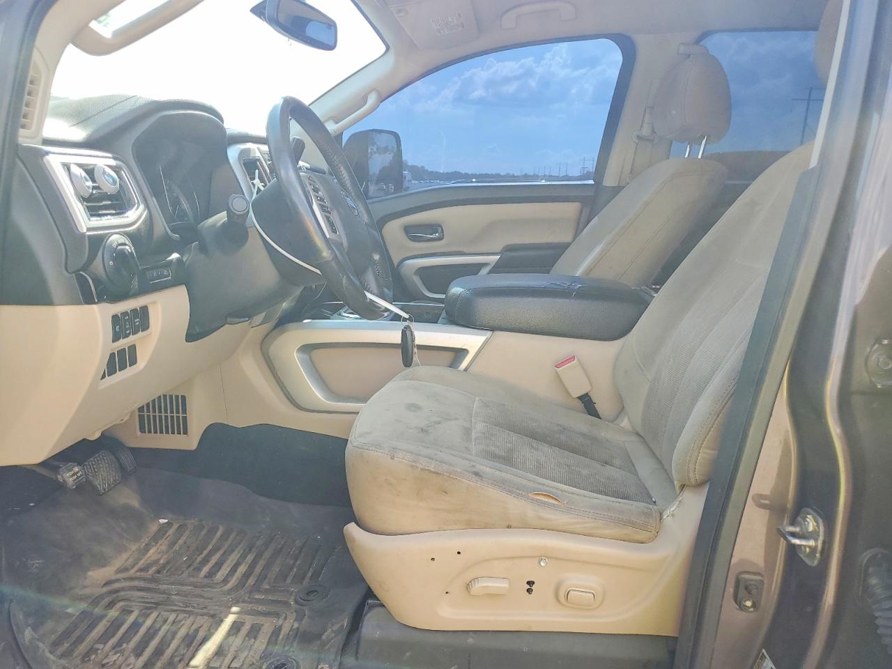2016 NISSAN TITAN
