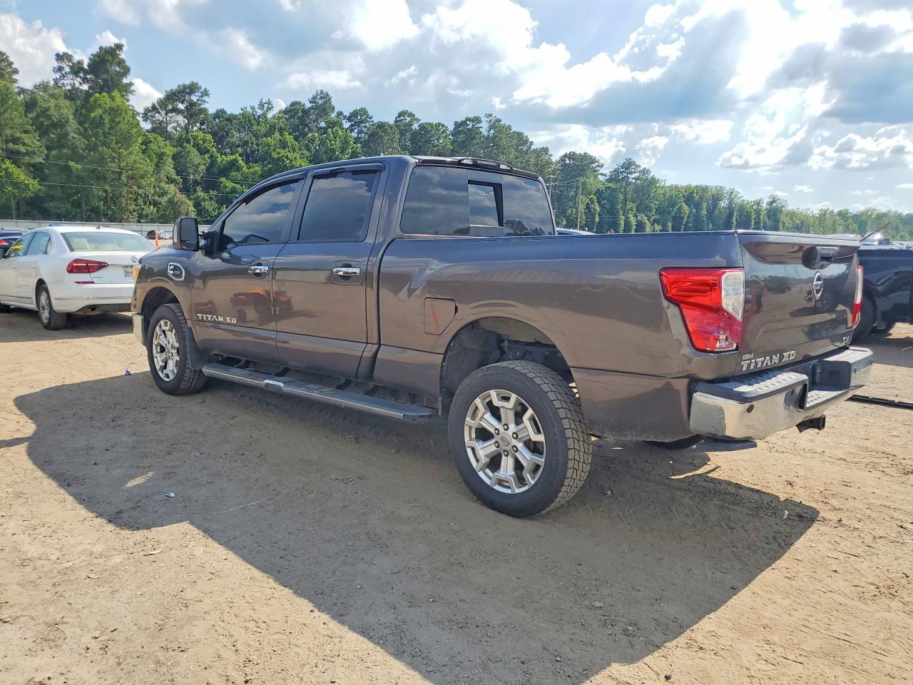 2016 NISSAN TITAN