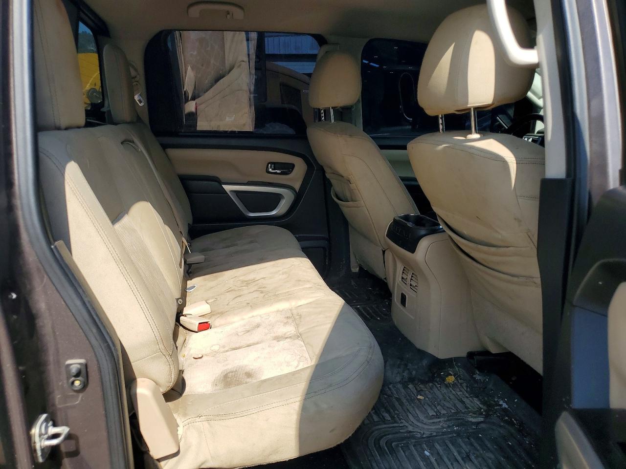 2016 NISSAN TITAN