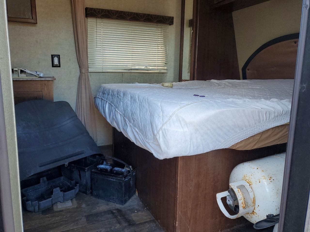 2015 KYRV HIDEOUT