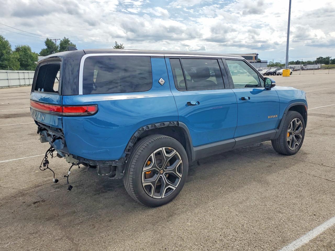 2024 RIVIAN RIS