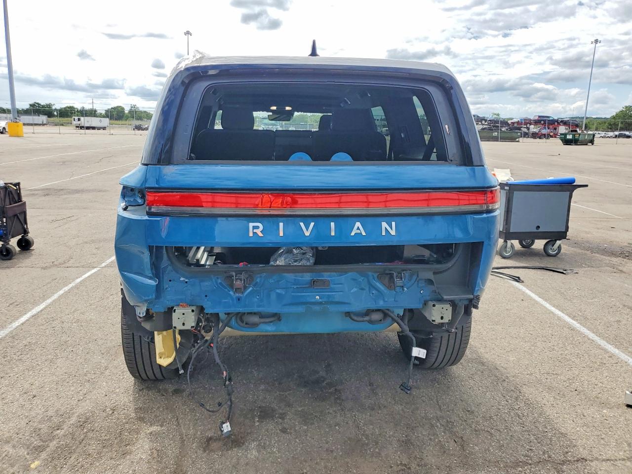 2024 RIVIAN RIS