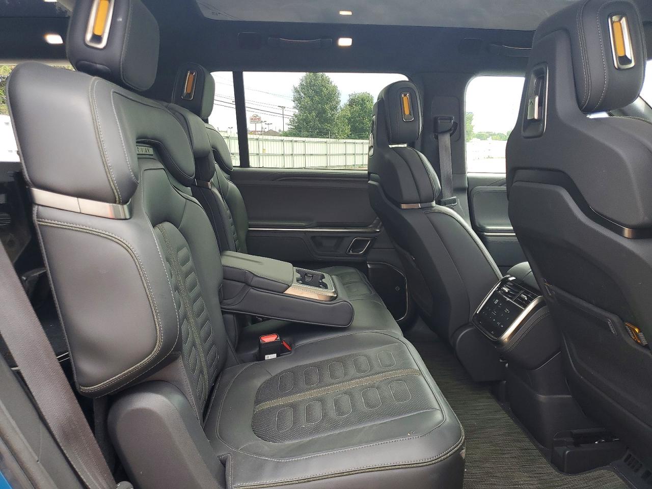 2024 RIVIAN RIS