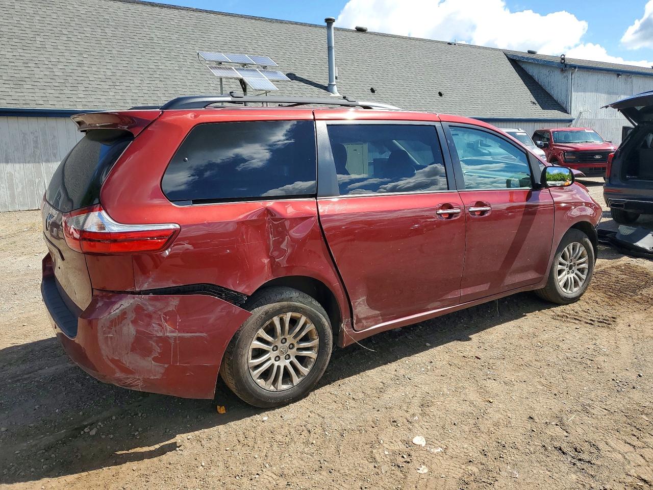 2015 TOYOTA SIENNA