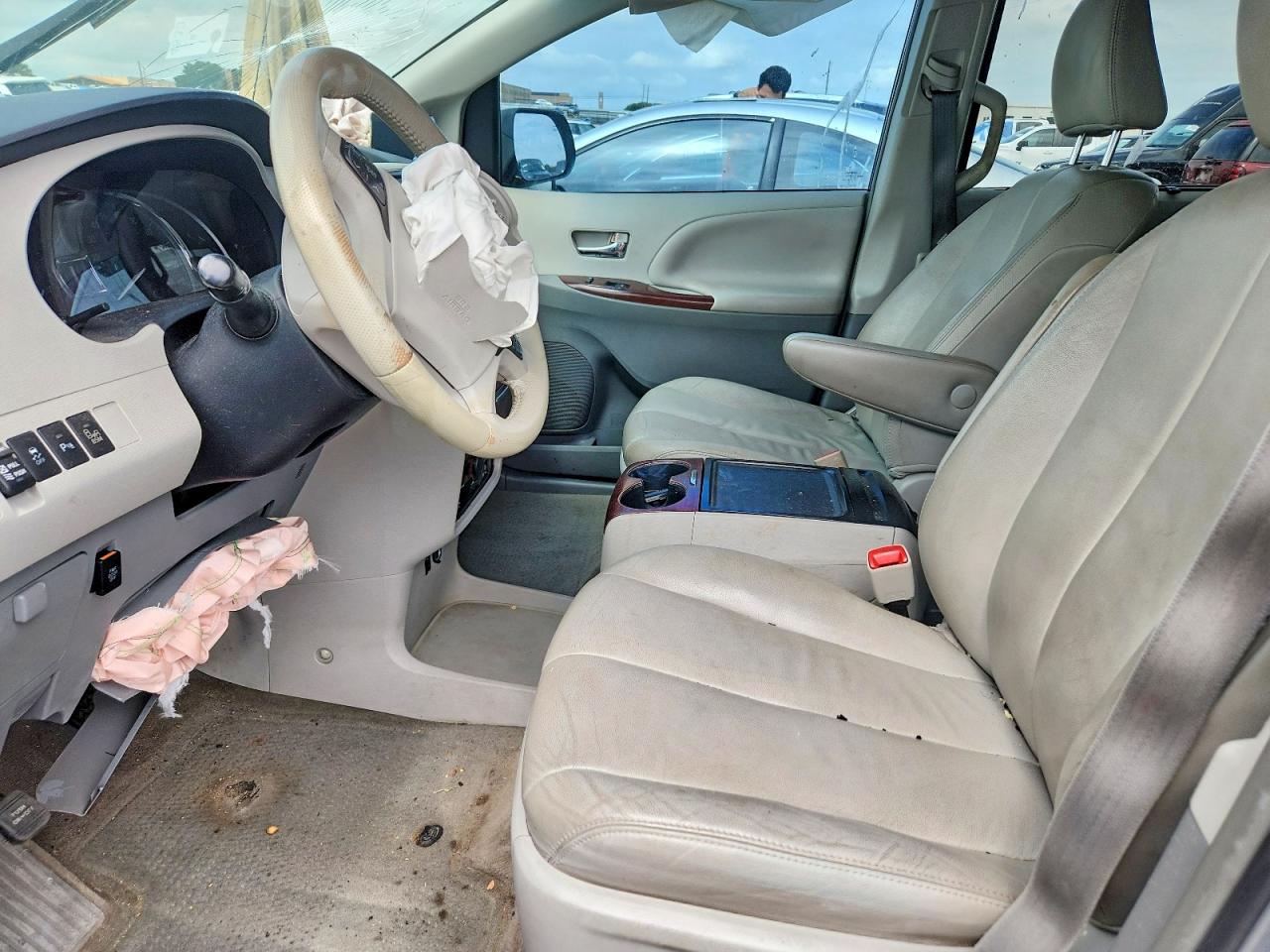 2013 TOYOTA SIENNA