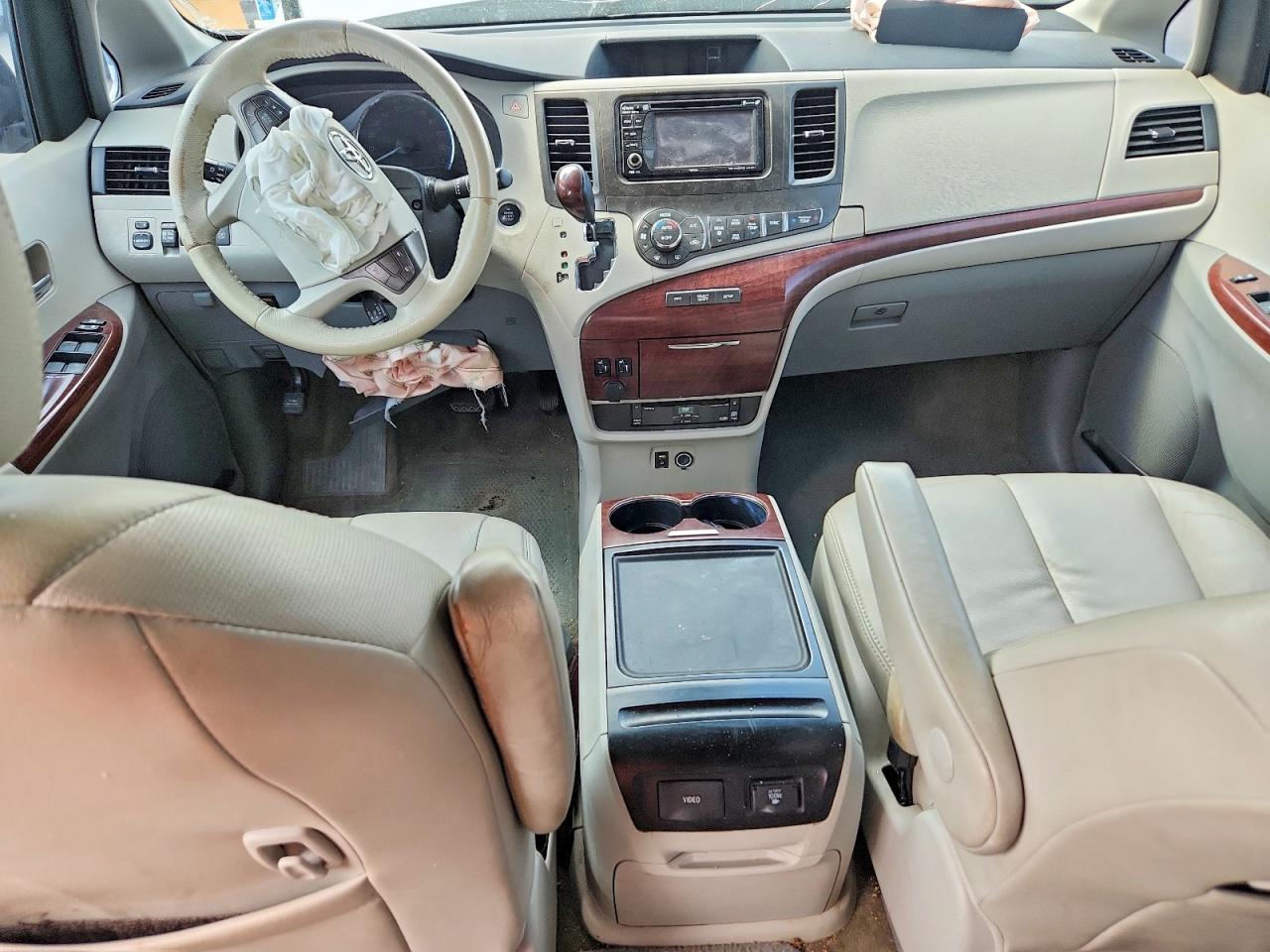 2013 TOYOTA SIENNA