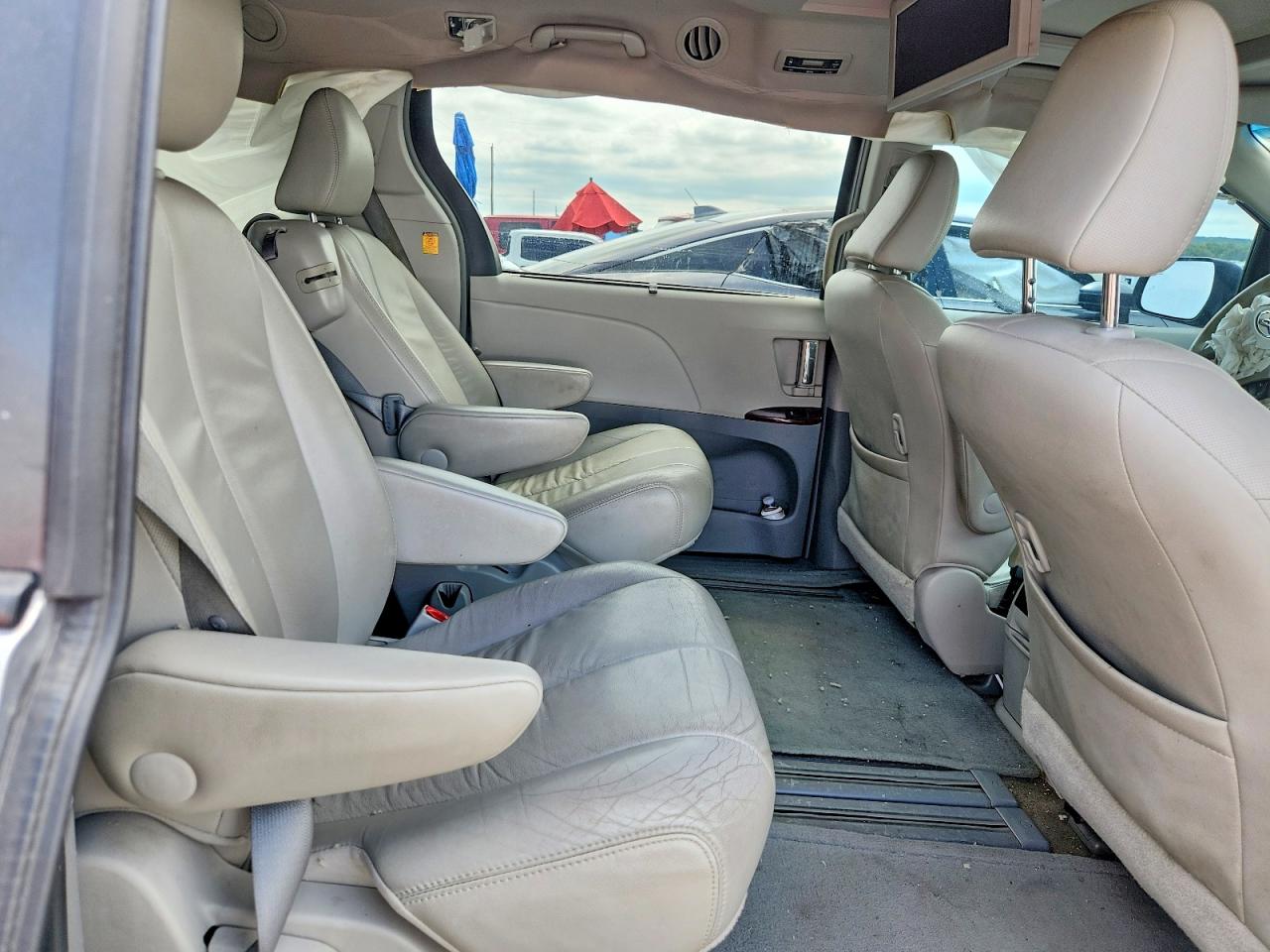 2013 TOYOTA SIENNA