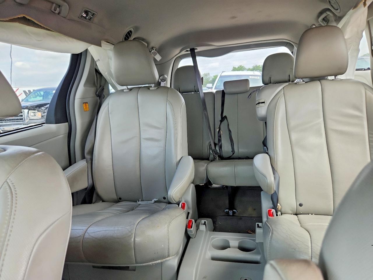2013 TOYOTA SIENNA
