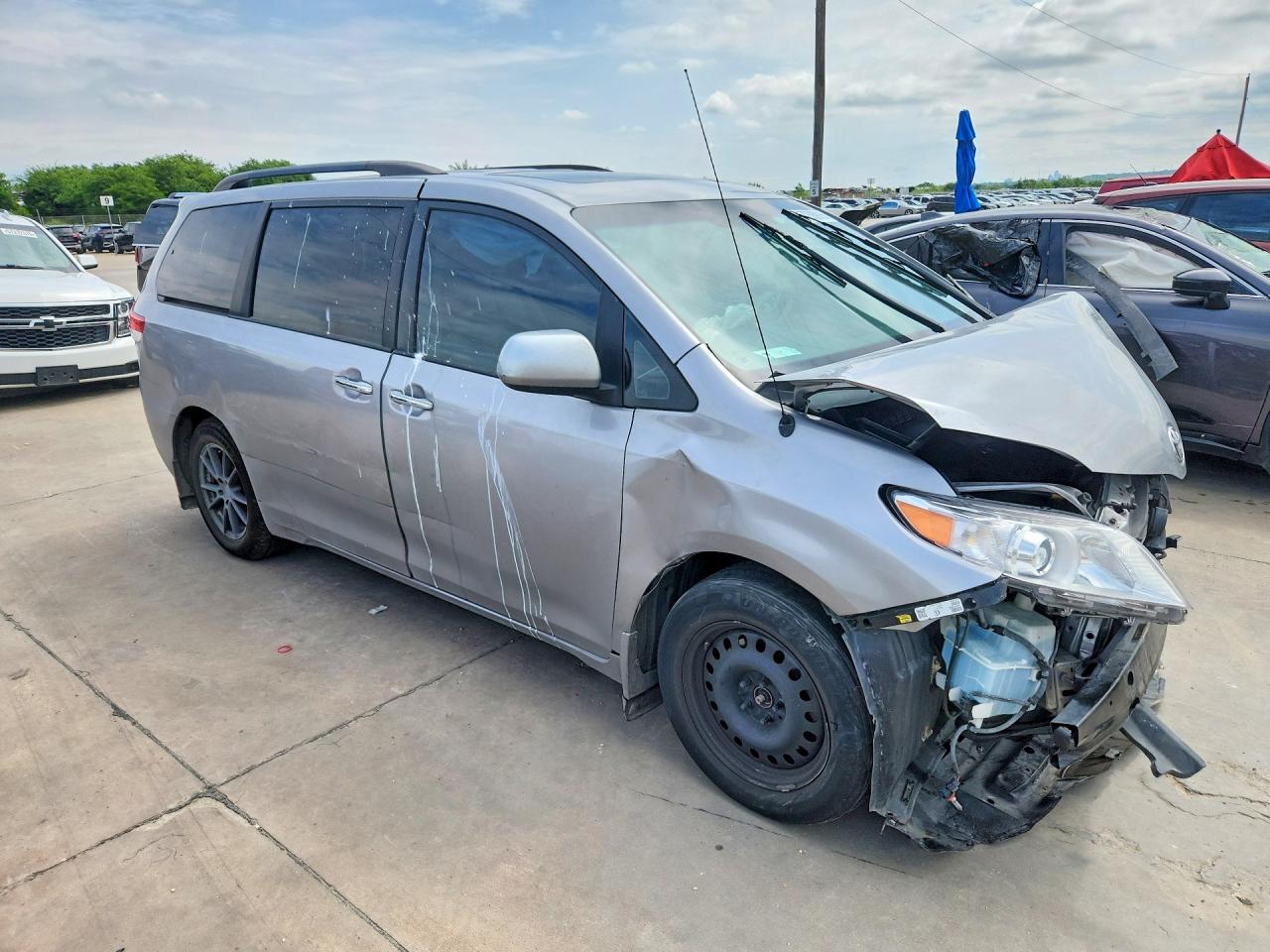 2013 TOYOTA SIENNA