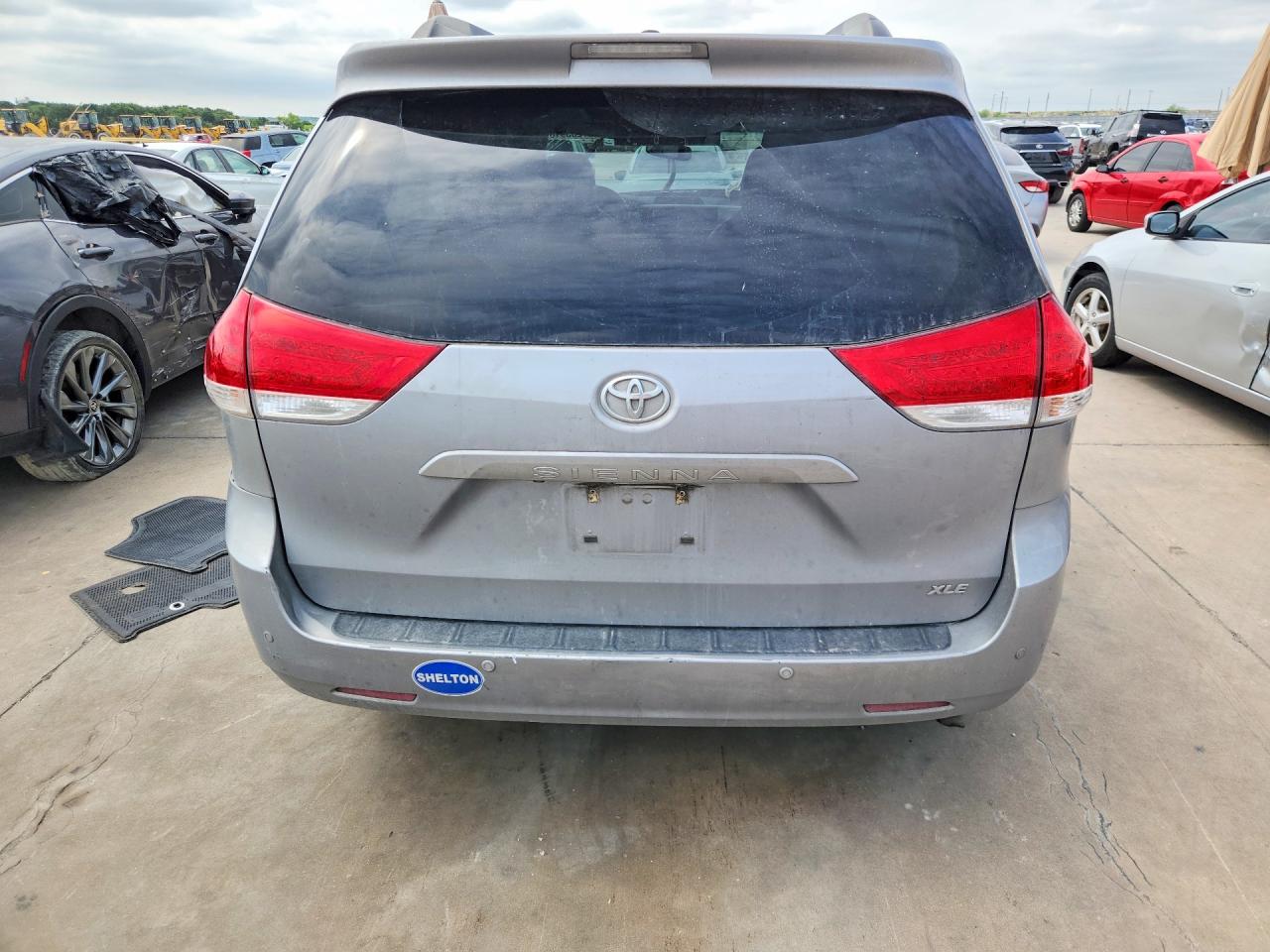 2013 TOYOTA SIENNA