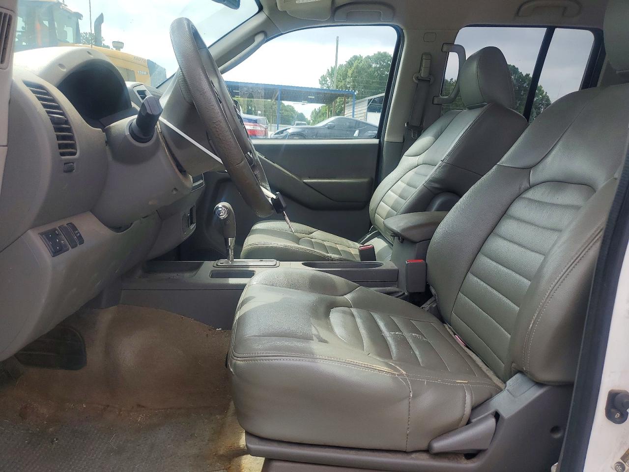 2011 NISSAN FRONTIER