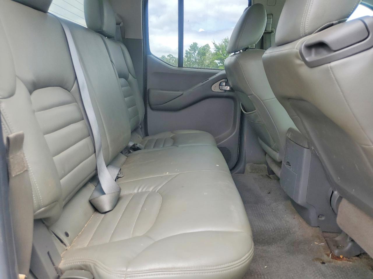 2011 NISSAN FRONTIER