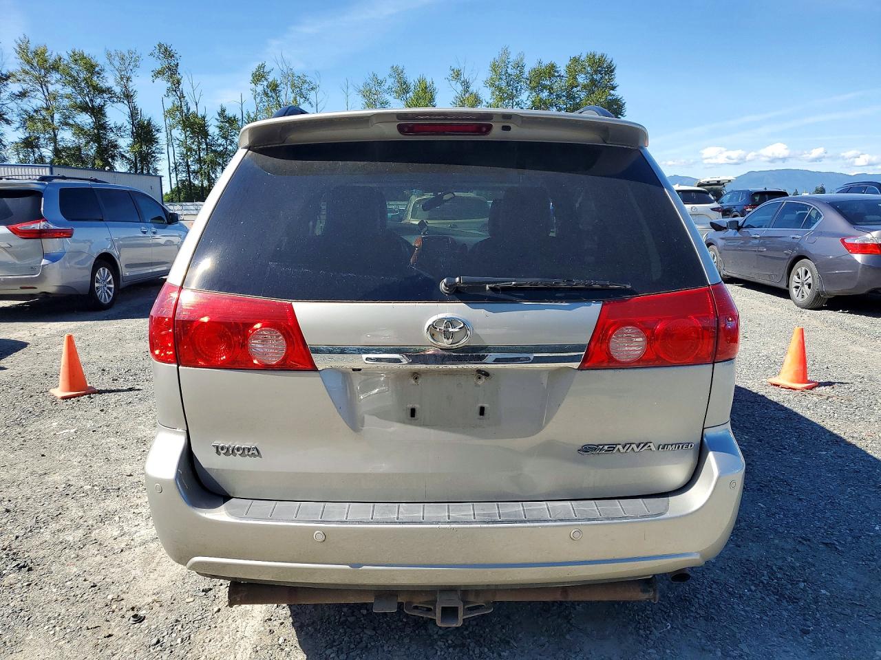 2009 TOYOTA SIENNA