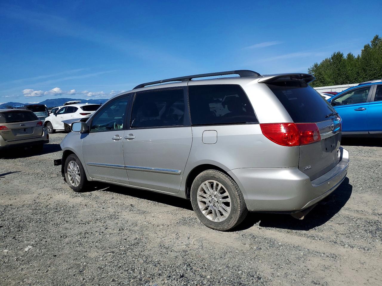 2009 TOYOTA SIENNA