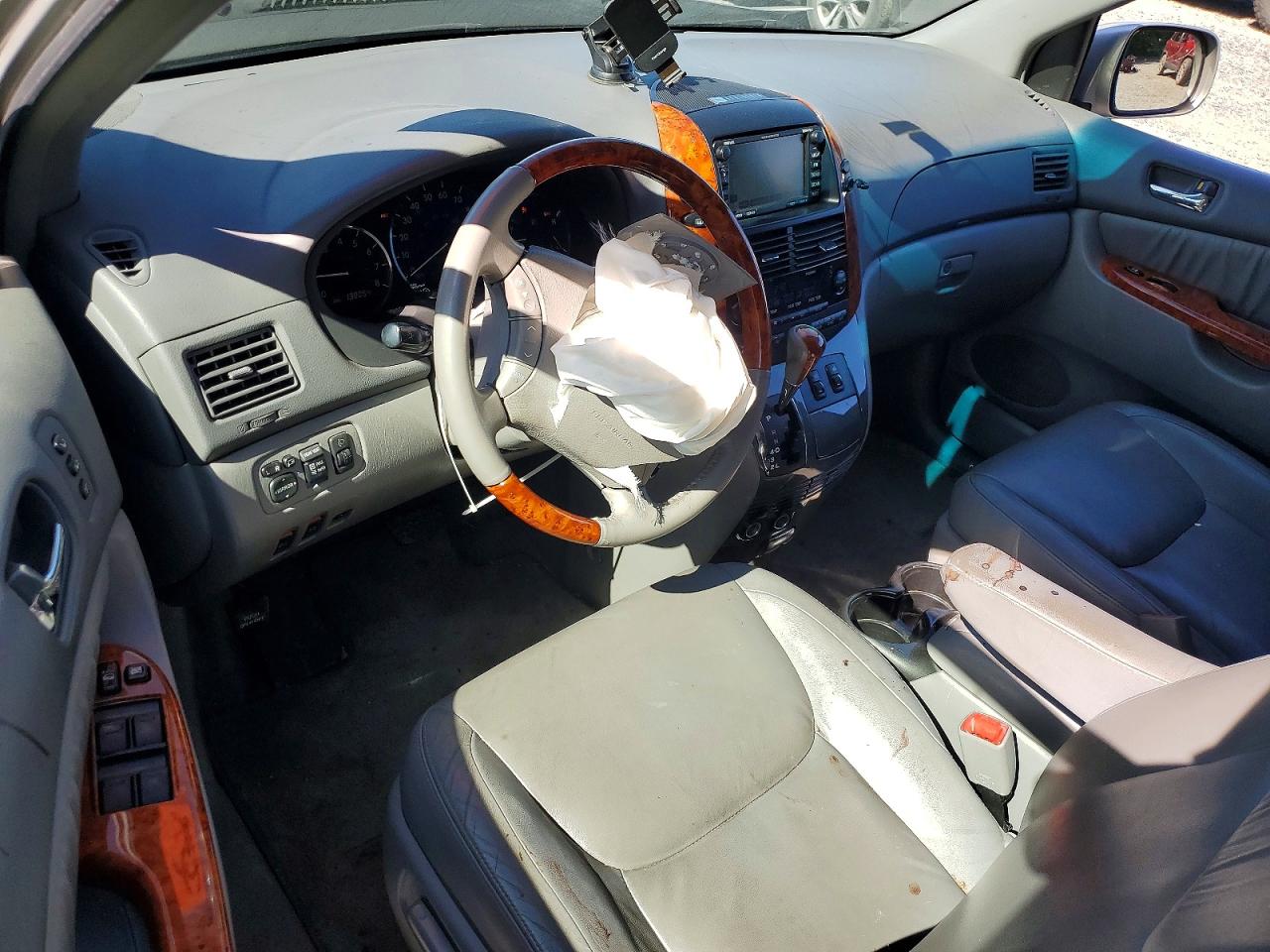 2009 TOYOTA SIENNA