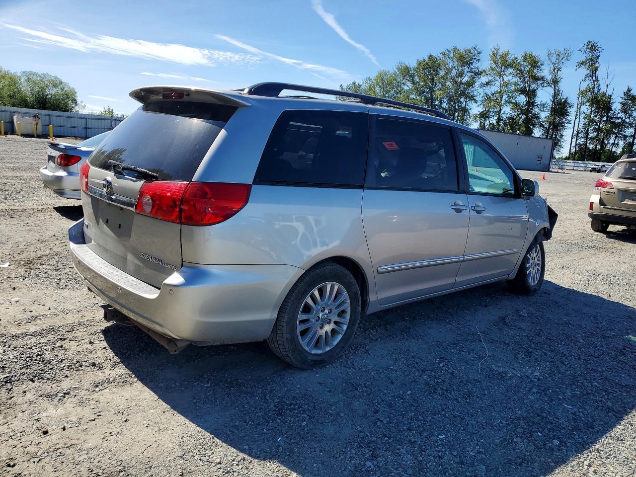 2009 TOYOTA SIENNA