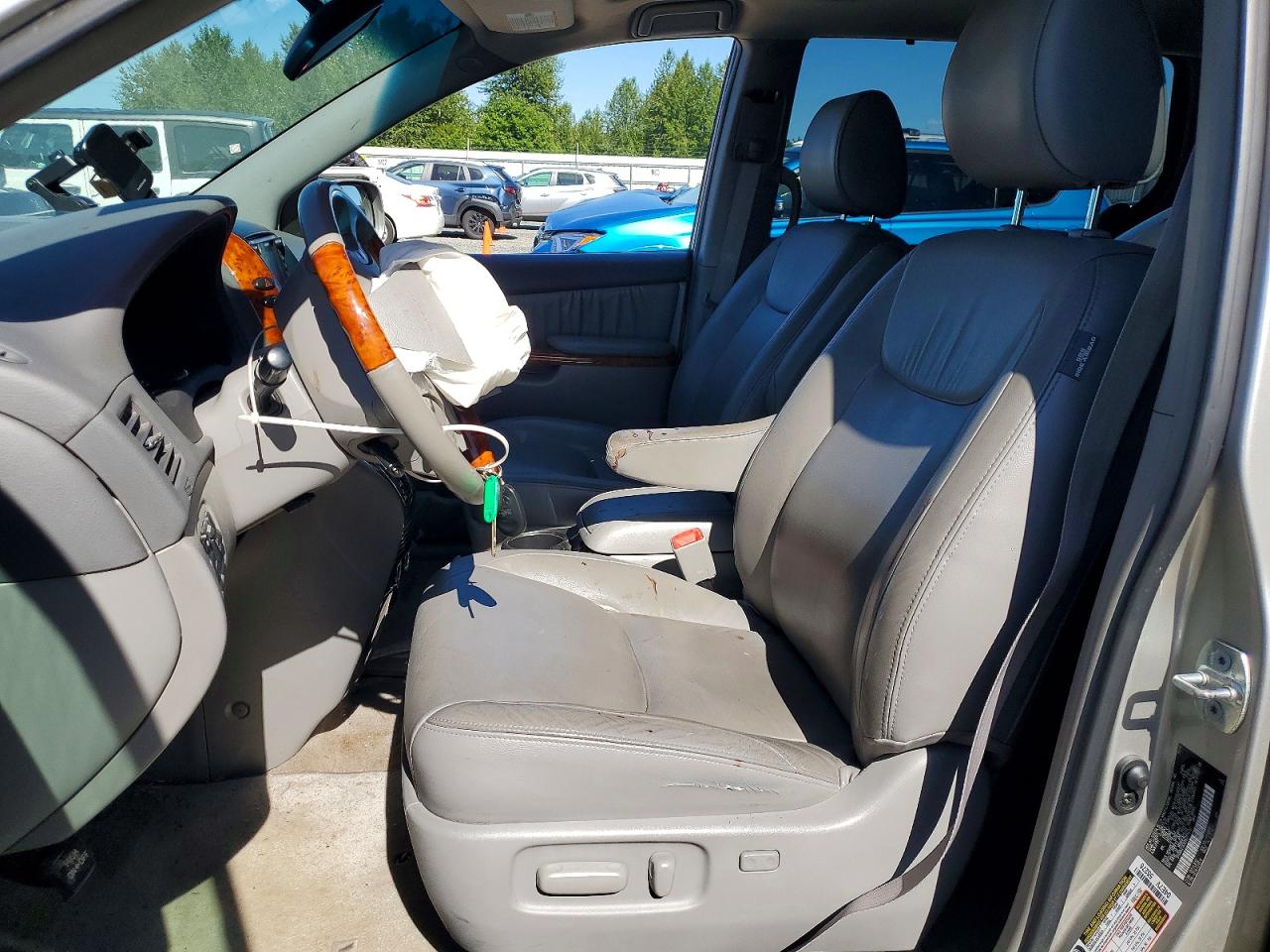 2009 TOYOTA SIENNA