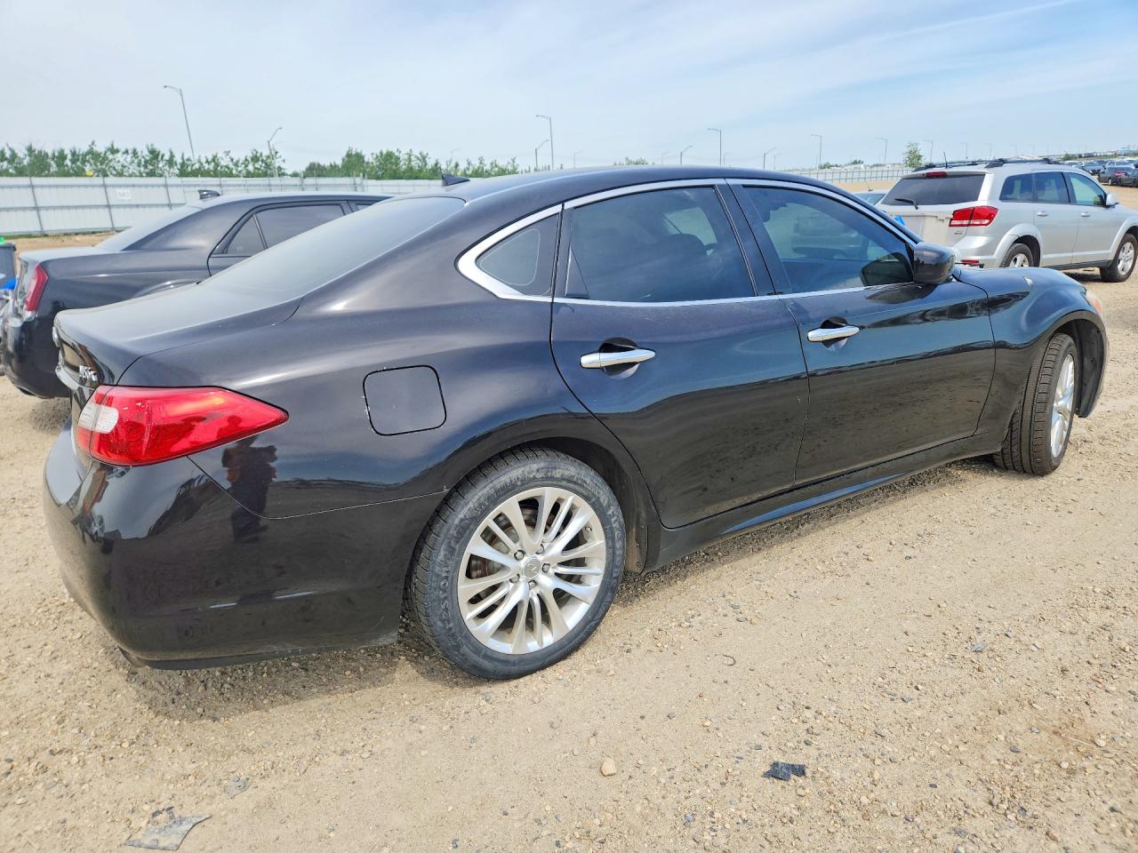 2012 INFINITI M56