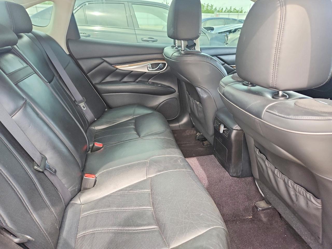 2012 INFINITI M56