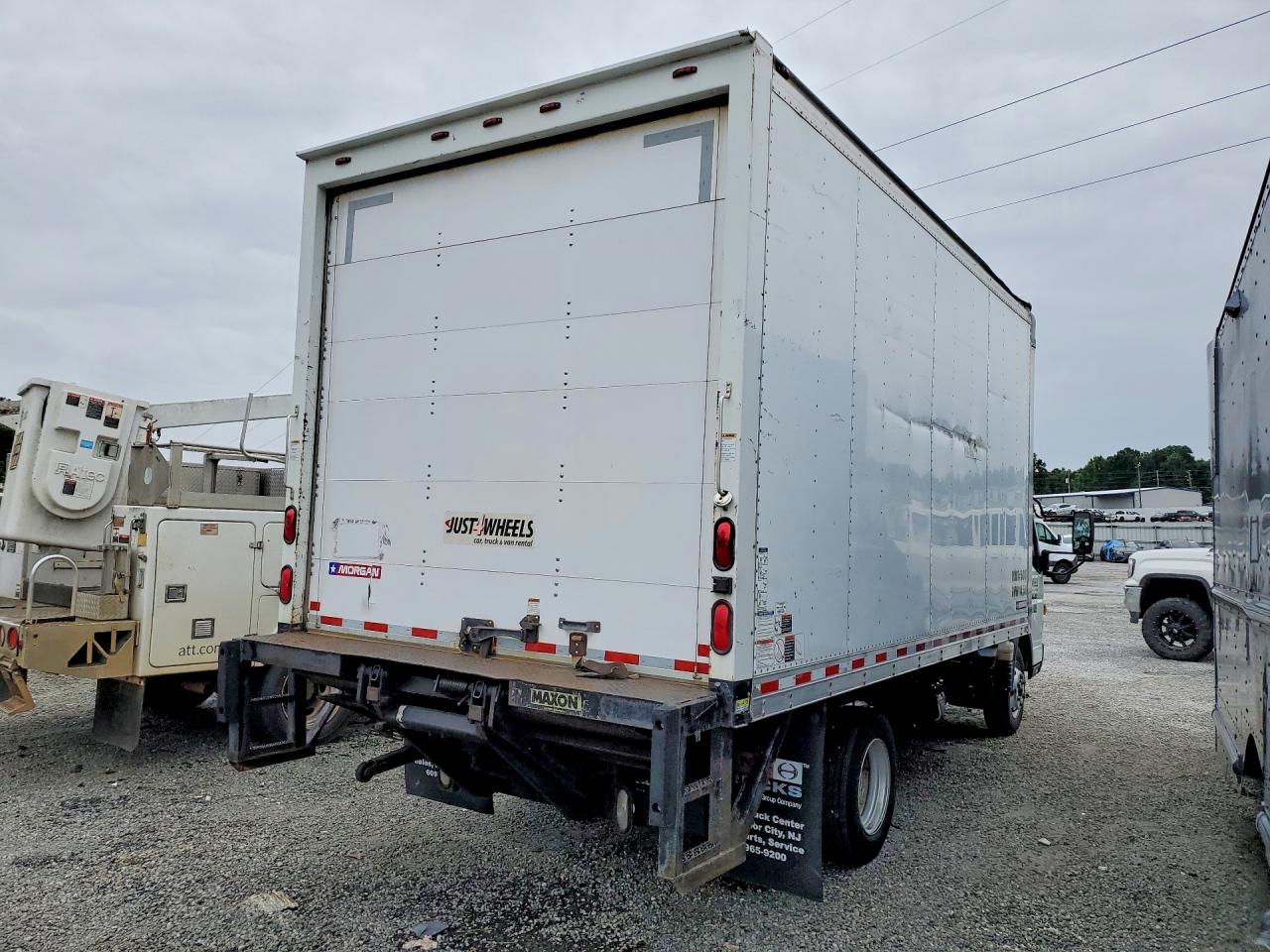 2017 MITSUBISHI FEC72S