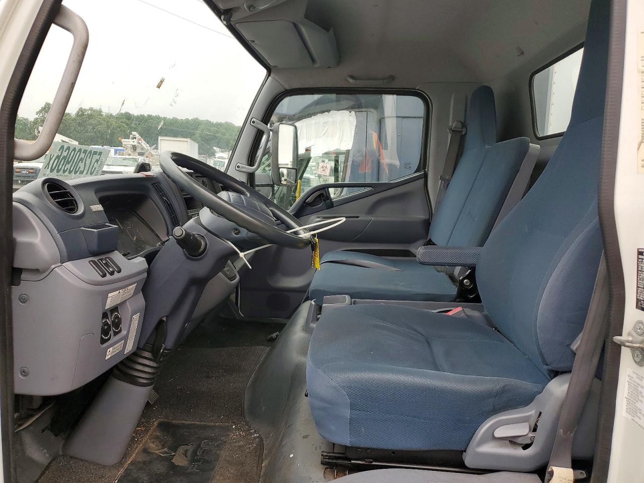 2017 MITSUBISHI FEC72S