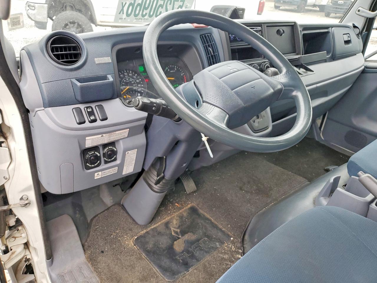 2017 MITSUBISHI FEC72S