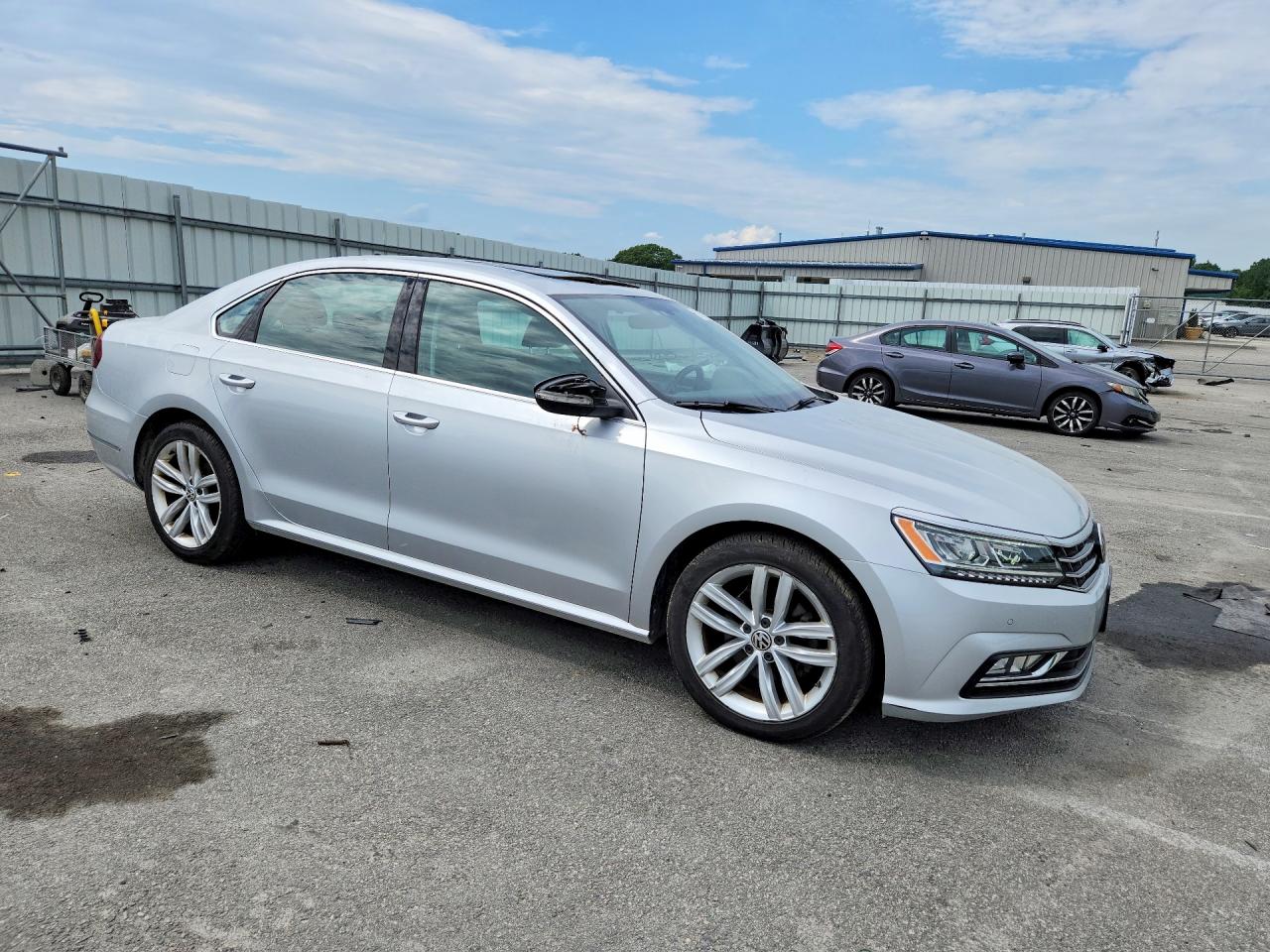 2018 VOLKSWAGEN PASSAT