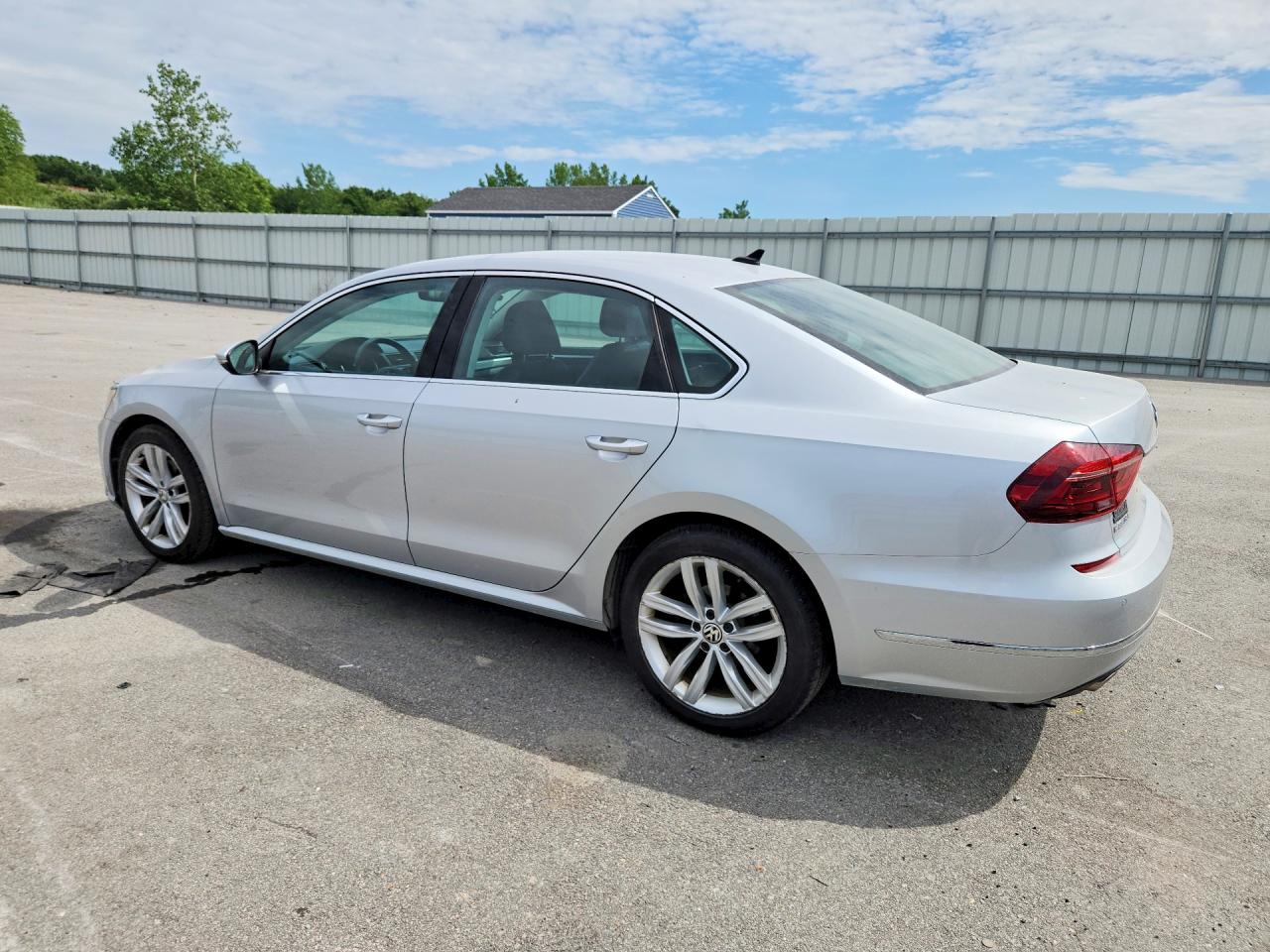 2018 VOLKSWAGEN PASSAT