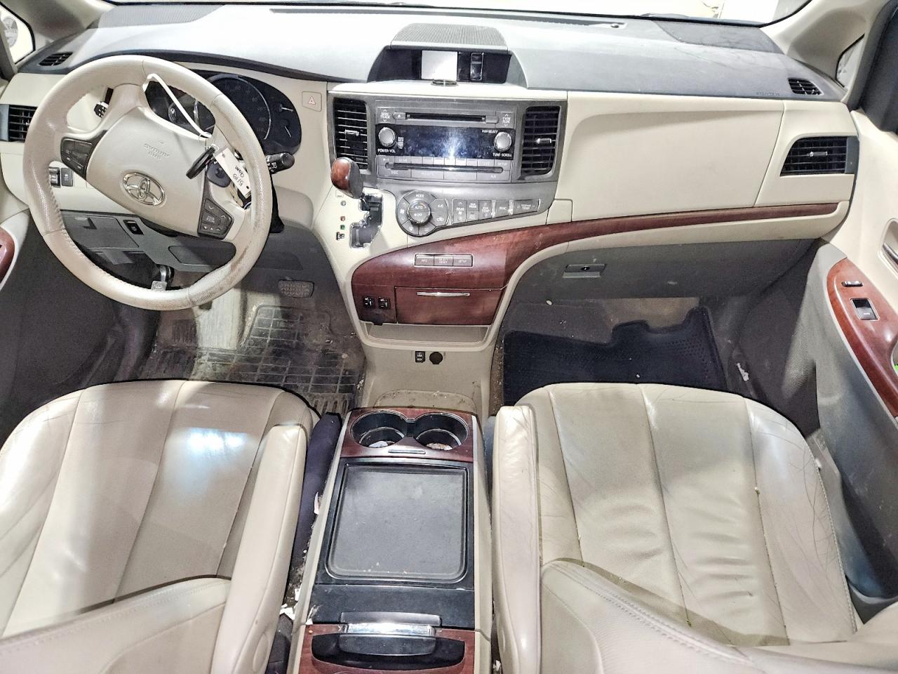 2013 TOYOTA SIENNA
