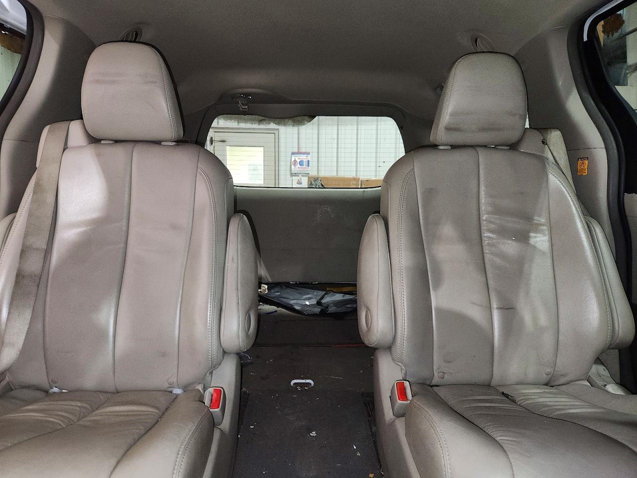 2013 TOYOTA SIENNA