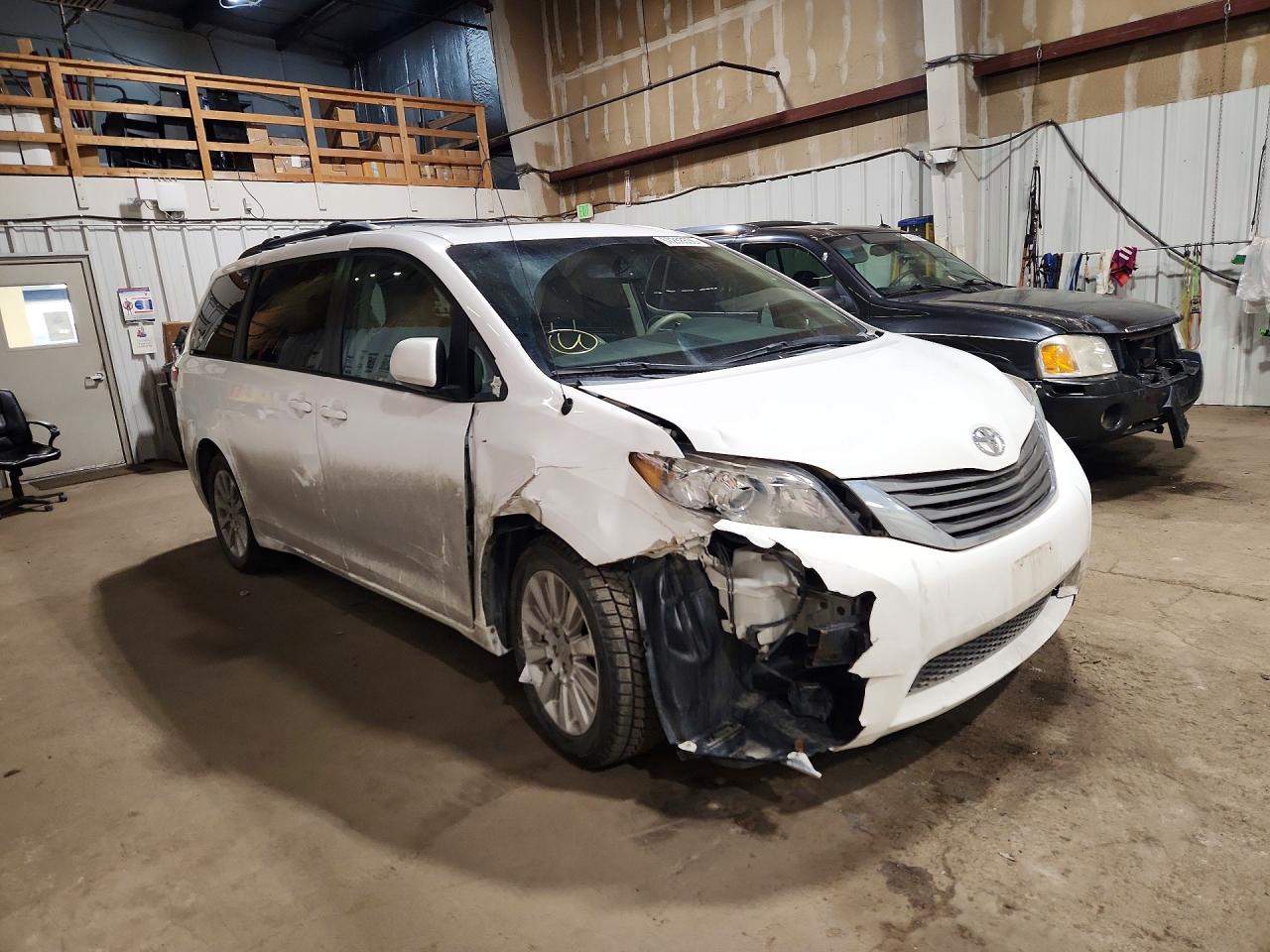 2013 TOYOTA SIENNA