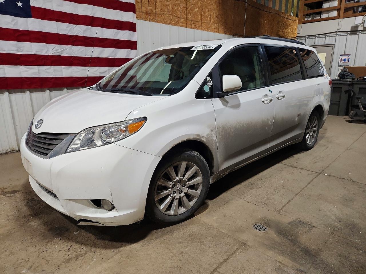 2013 TOYOTA SIENNA
