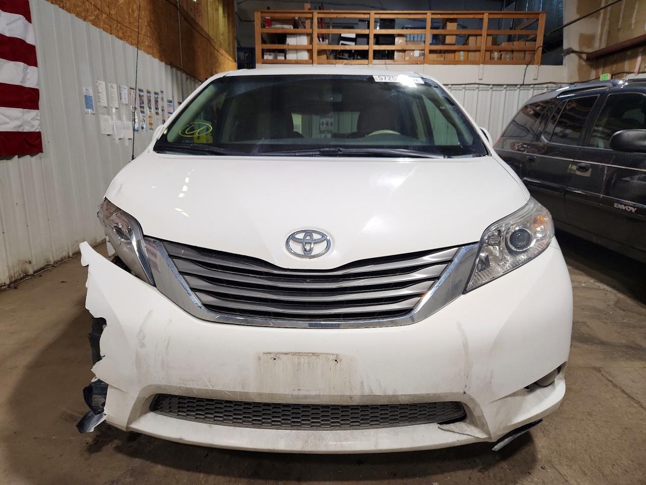 2013 TOYOTA SIENNA