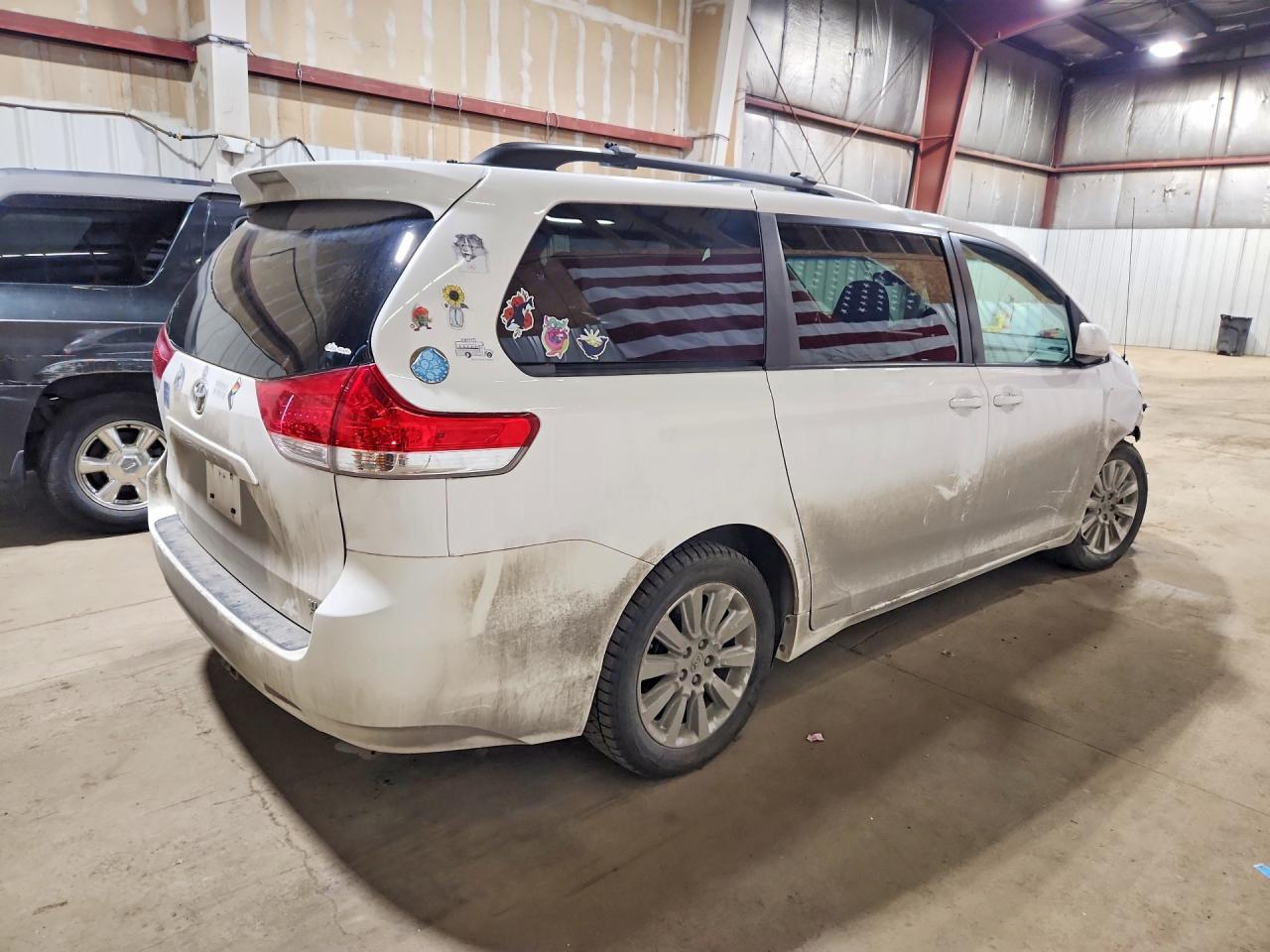 2013 TOYOTA SIENNA