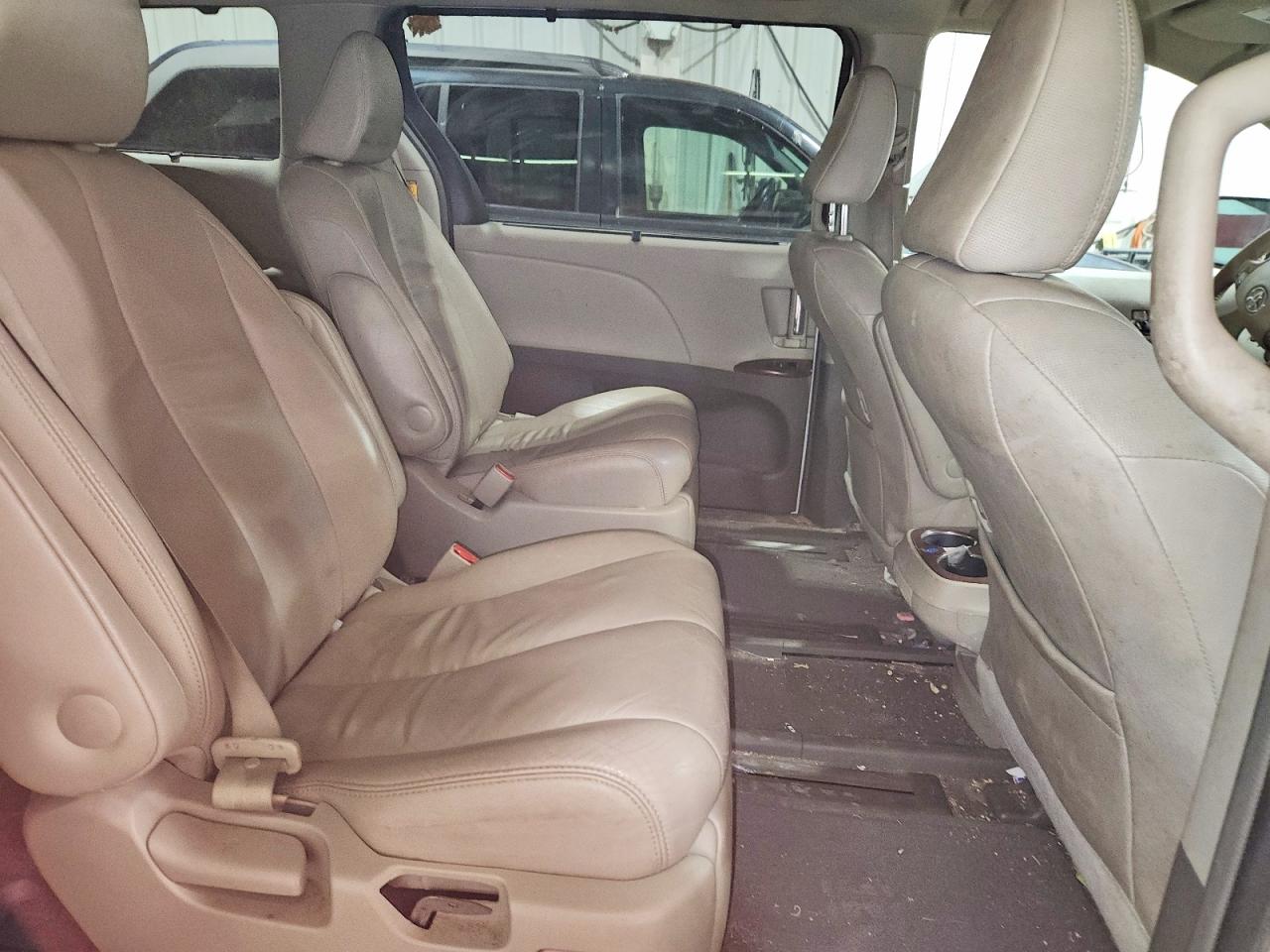 2013 TOYOTA SIENNA