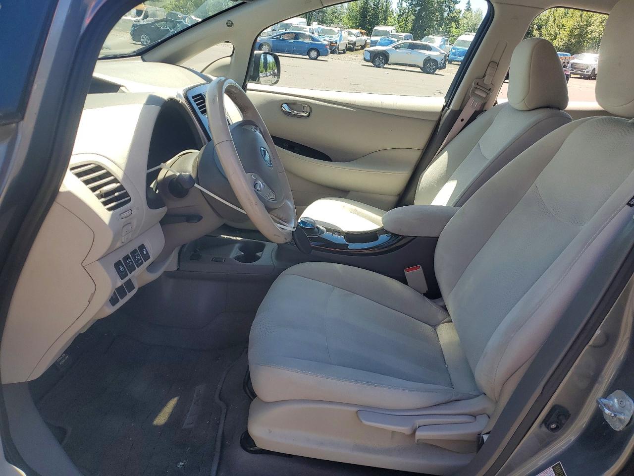 2015 NISSAN LEAF