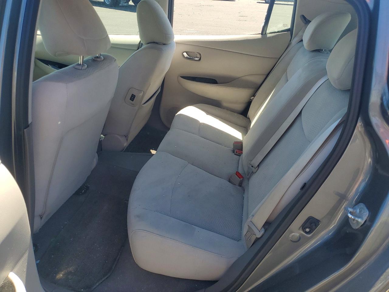 2015 NISSAN LEAF