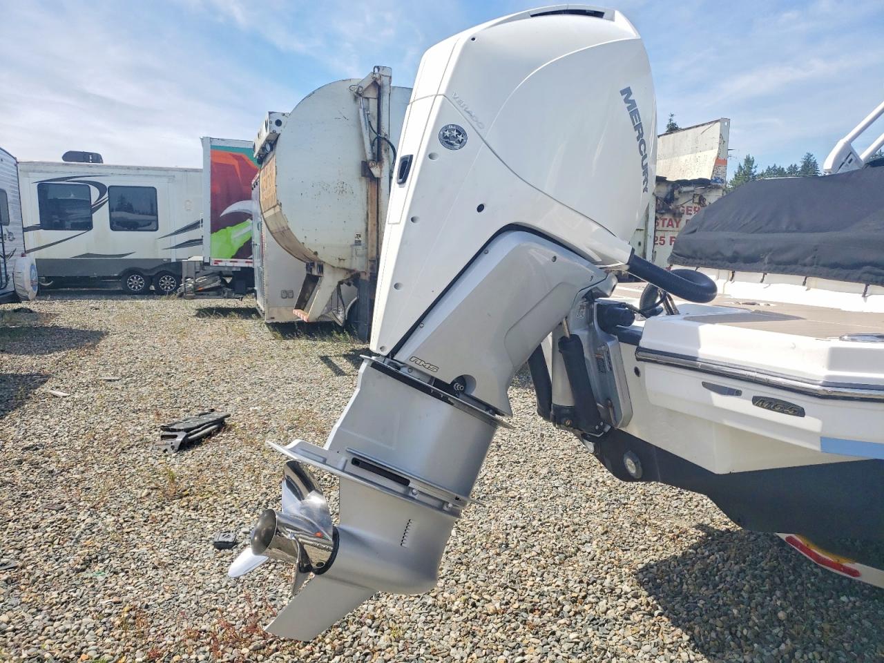 2023 MONTEREY BOAT AND T